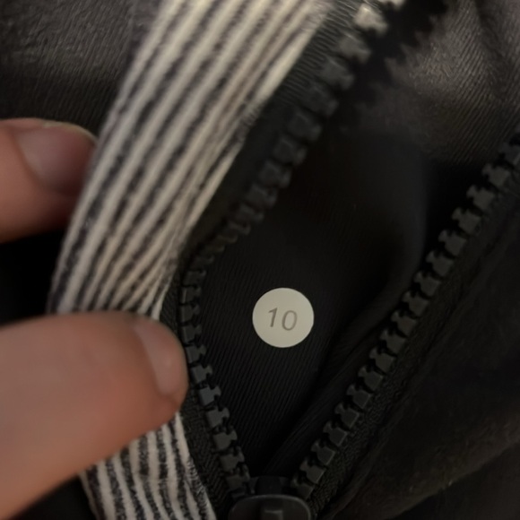 Lululemon define jacket size 10 FLAWED - Picture 6 of 9